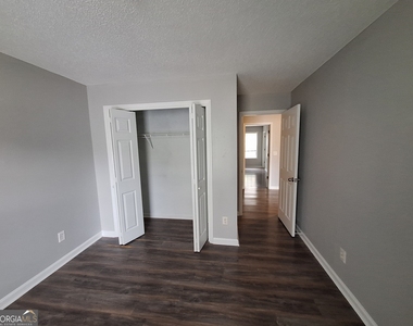 5633 Rutland Drive - Photo Thumbnail 11