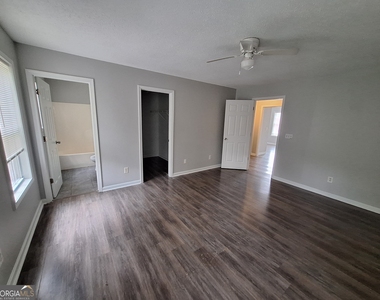 5633 Rutland Drive - Photo Thumbnail 5