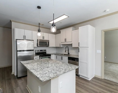 1000 Ashwood Parkway - Photo Thumbnail 4