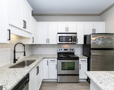 1000 Ashwood Parkway - Photo Thumbnail 2