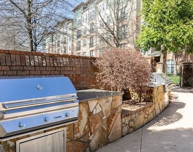 1000 Ashwood Parkway - Photo Thumbnail 16