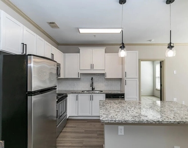 1000 Ashwood Parkway - Photo Thumbnail 5