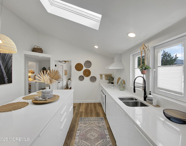 110 Curtis Place - Photo Thumbnail 10