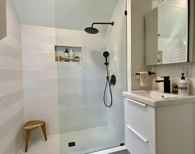 110 Curtis Place - Photo Thumbnail 15
