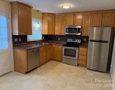 627 Cherry Street - Photo Thumbnail 4