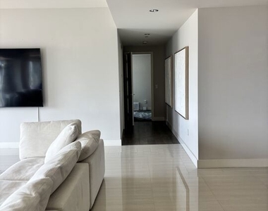 10727 Wilshire Boulevard - Photo Thumbnail 37