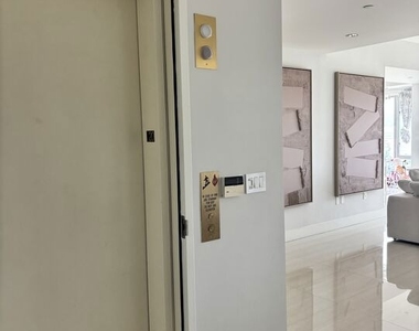 10727 Wilshire Boulevard - Photo Thumbnail 2