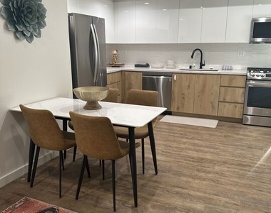 124 S Croft Avenue - Photo Thumbnail 20