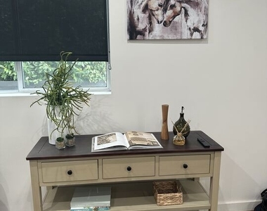 124 S Croft Avenue - Photo Thumbnail 16