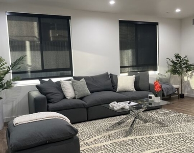 124 S Croft Avenue - Photo Thumbnail 2