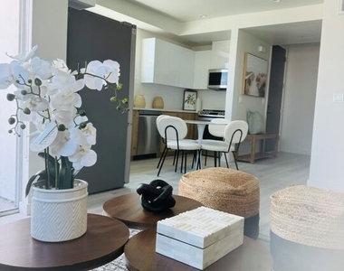 124 S Croft Avenue - Photo Thumbnail 28