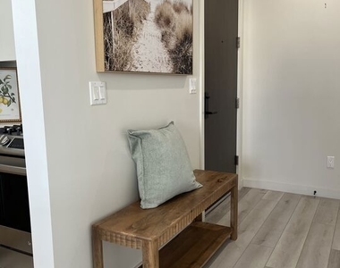 124 S Croft Avenue - Photo Thumbnail 11