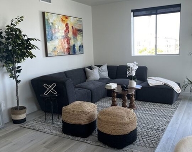 124 S Croft Avenue - Photo Thumbnail 21