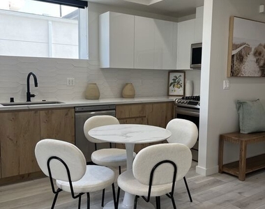124 S Croft Avenue - Photo Thumbnail 15