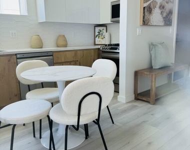 124 S Croft Avenue - Photo Thumbnail 20