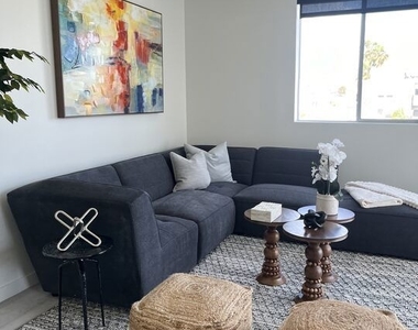 124 S Croft Avenue - Photo Thumbnail 22