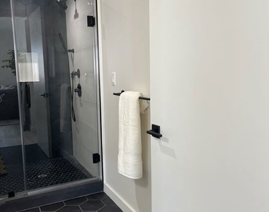 124 S Croft Avenue - Photo Thumbnail 8