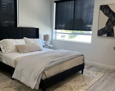124 S Croft Avenue - Photo Thumbnail 6