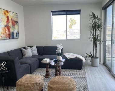 124 S Croft Avenue - Photo Thumbnail 18