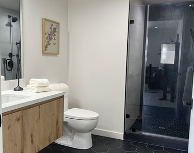 124 S Croft Avenue - Photo Thumbnail 9