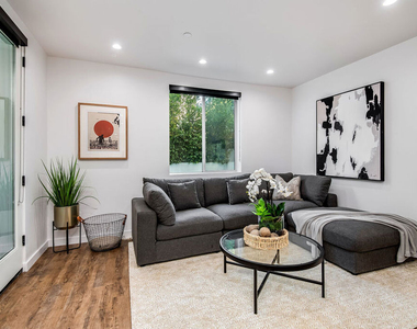 124 S Croft Avenue - Photo Thumbnail 36