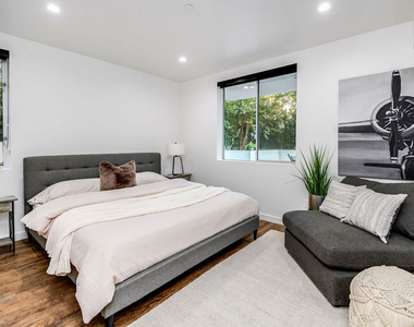 124 S Croft Avenue - Photo Thumbnail 43