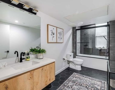 124 S Croft Avenue - Photo Thumbnail 17