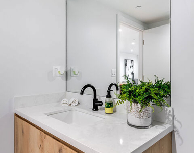 124 S Croft Avenue - Photo Thumbnail 18