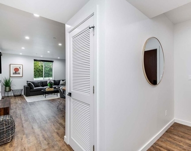 124 S Croft Avenue - Photo Thumbnail 27
