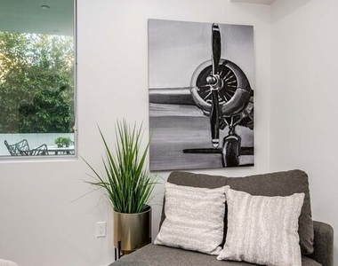 124 S Croft Avenue - Photo Thumbnail 45