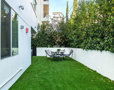 124 S Croft Avenue - Photo Thumbnail 41