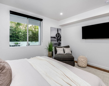124 S Croft Avenue - Photo Thumbnail 44