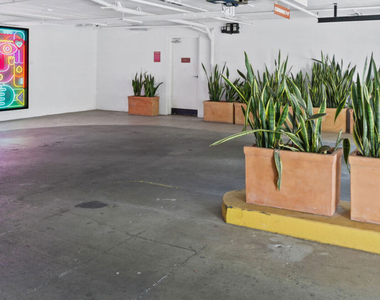 1430 N Harper Avenue - Photo Thumbnail 2