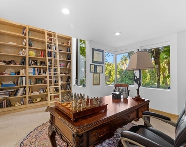 605 N Hillcrest Road - Photo Thumbnail 11