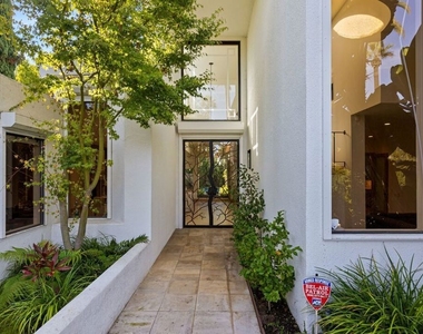 605 N Hillcrest Road - Photo Thumbnail 2