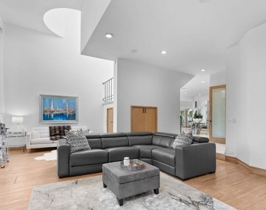 605 N Hillcrest Road - Photo Thumbnail 9