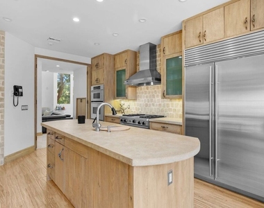 605 N Hillcrest Road - Photo Thumbnail 6