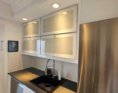 505 N Riverside Drive - Photo Thumbnail 6