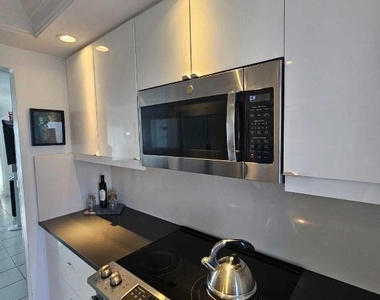 505 N Riverside Drive - Photo Thumbnail 7