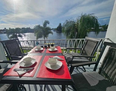 505 N Riverside Drive - Photo Thumbnail 2