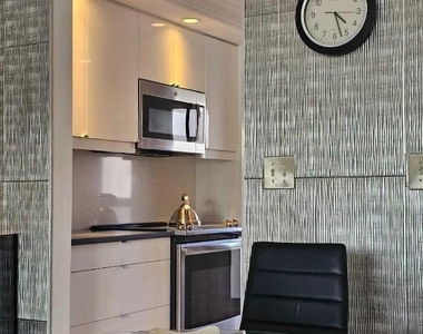 505 N Riverside Drive - Photo Thumbnail 5