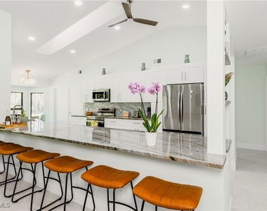 3511 17th Avenue Sw - Photo Thumbnail 7