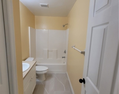 5235 30th Street Sw - Photo Thumbnail 9