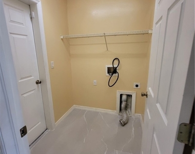 5235 30th Street Sw - Photo Thumbnail 7