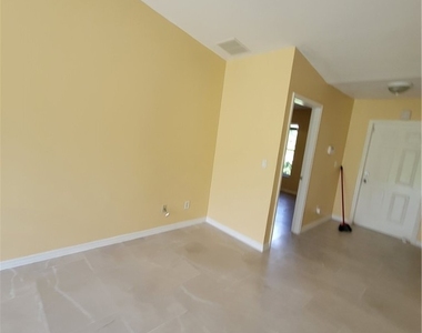 5235 30th Street Sw - Photo Thumbnail 8
