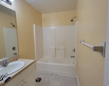 5235 30th Street Sw - Photo Thumbnail 4