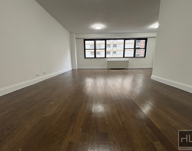 East 16 Avenue - Photo Thumbnail 8