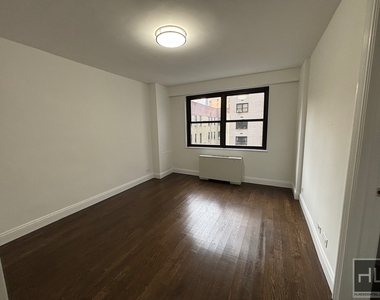 East 16 Avenue - Photo Thumbnail 18