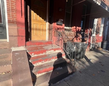 1709 W Montgomery Avenue - Photo Thumbnail 2
