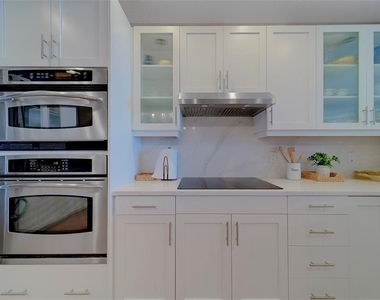 17735 Gulf Boulevard - Photo Thumbnail 9